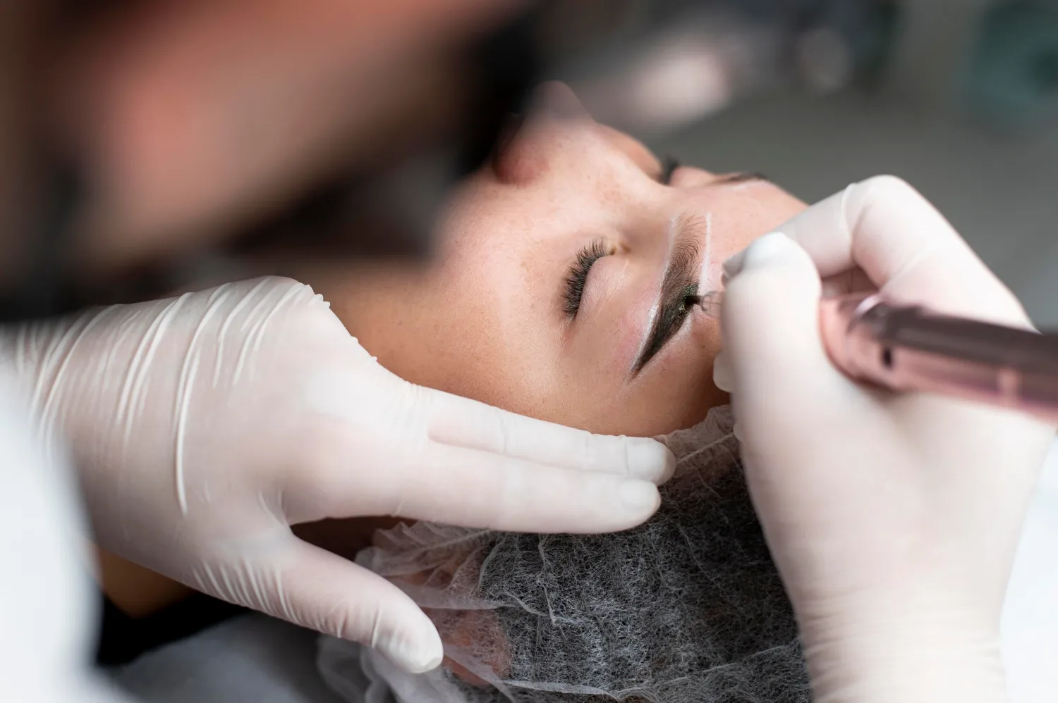 Eyebrow micropigmentation