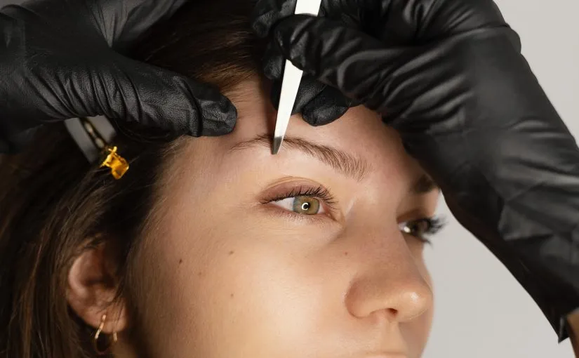 Design, shaping and painting of eyebrows